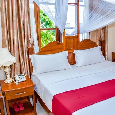 Red Sun Lodge Kokoni Ngambo Bagian luar foto