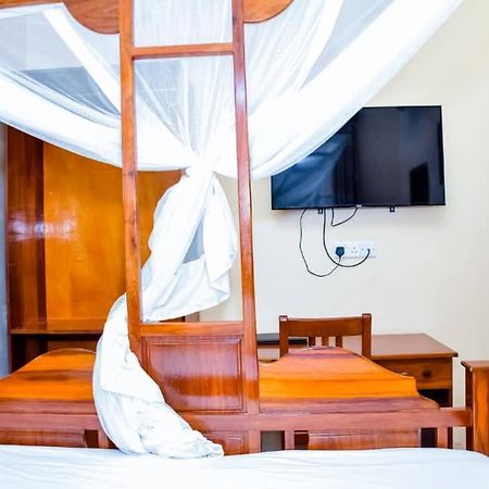 Red Sun Lodge Kokoni Ngambo Bagian luar foto