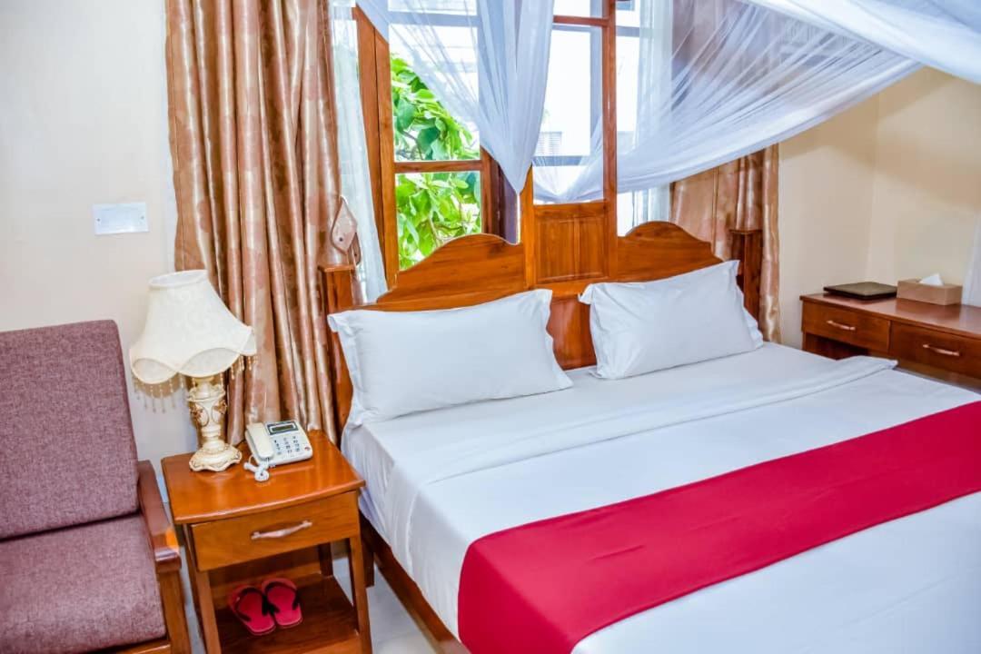 Red Sun Lodge Kokoni Ngambo Bagian luar foto