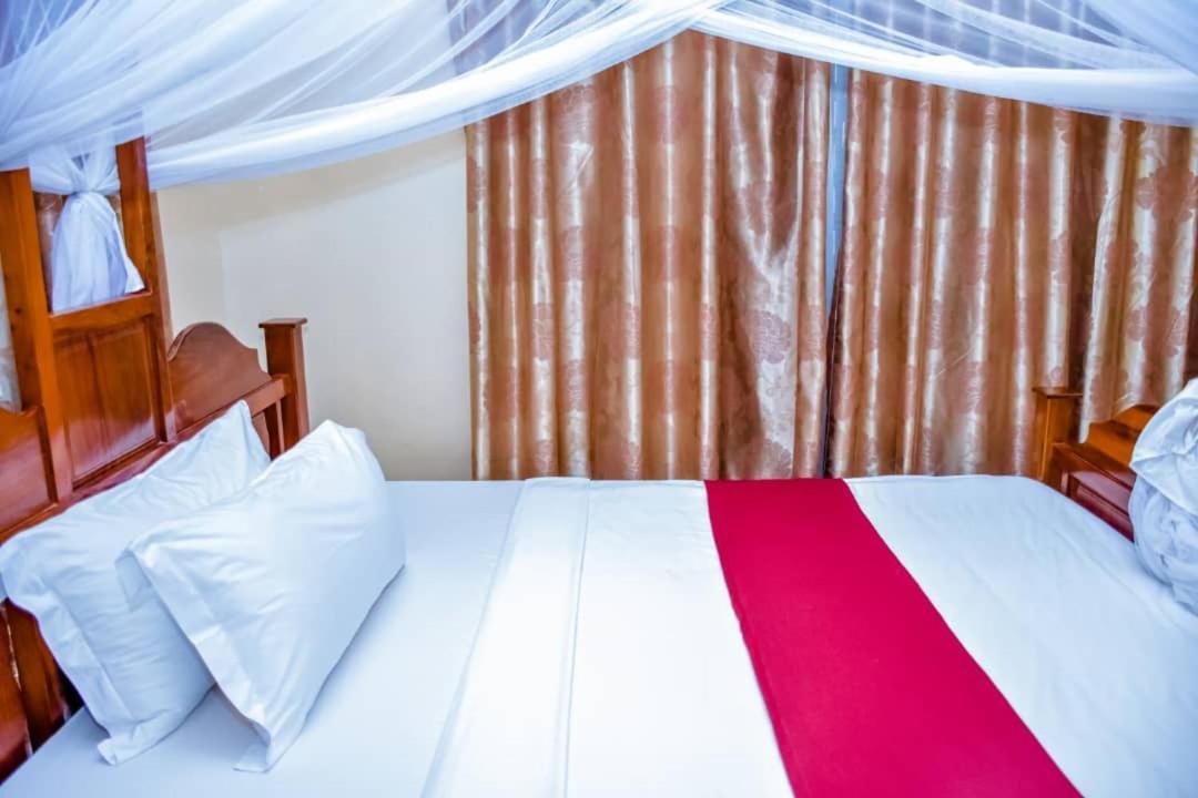 Red Sun Lodge Kokoni Ngambo Bagian luar foto