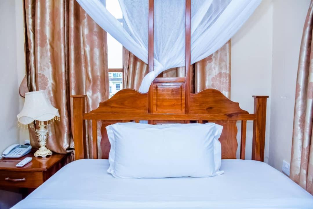 Red Sun Lodge Kokoni Ngambo Bagian luar foto