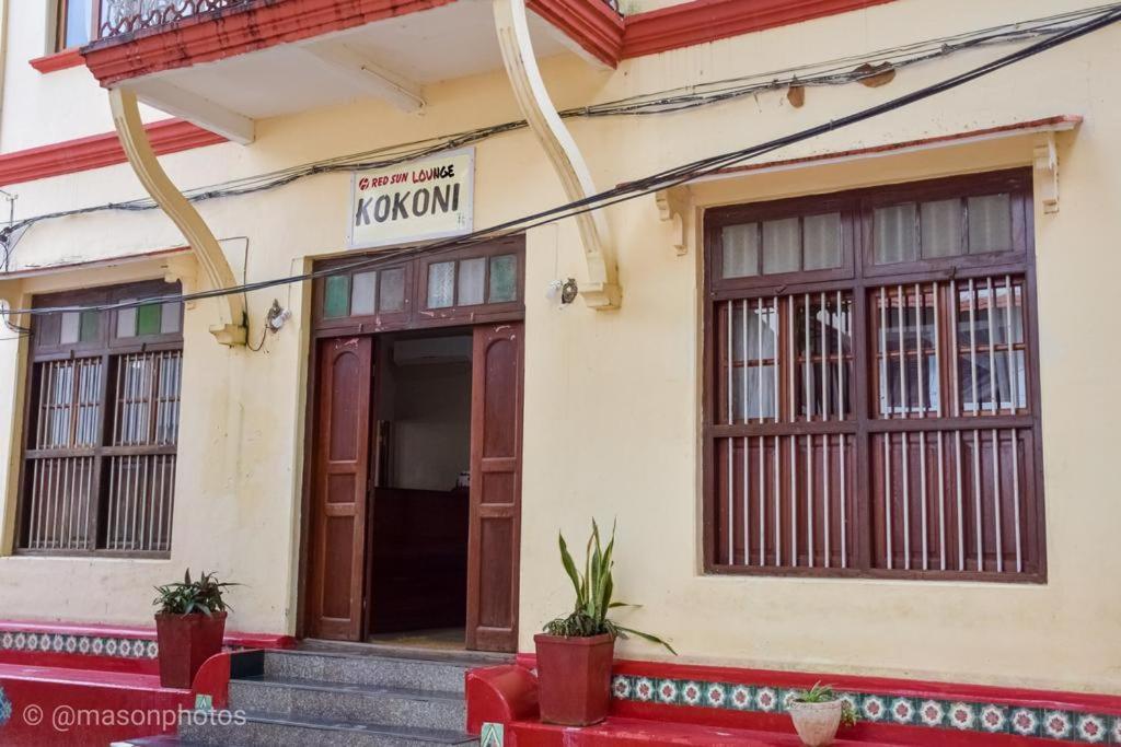 Red Sun Lodge Kokoni Ngambo Bagian luar foto