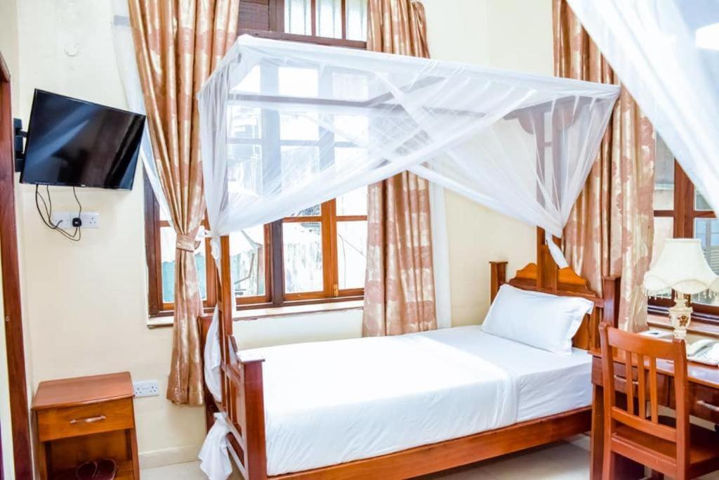 Red Sun Lodge Kokoni Ngambo Bagian luar foto